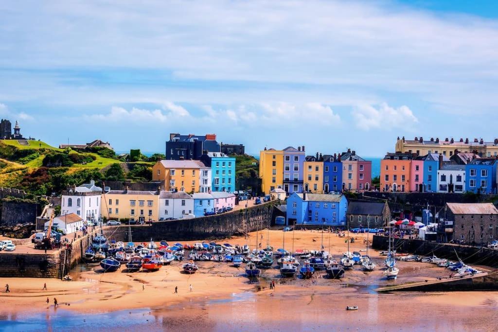 The Potting Shed Near Tenby, 100" Projector, Four Poster Bed, On-Site Hot Tub Access Via Spa Pack, Breakfast Exterior foto